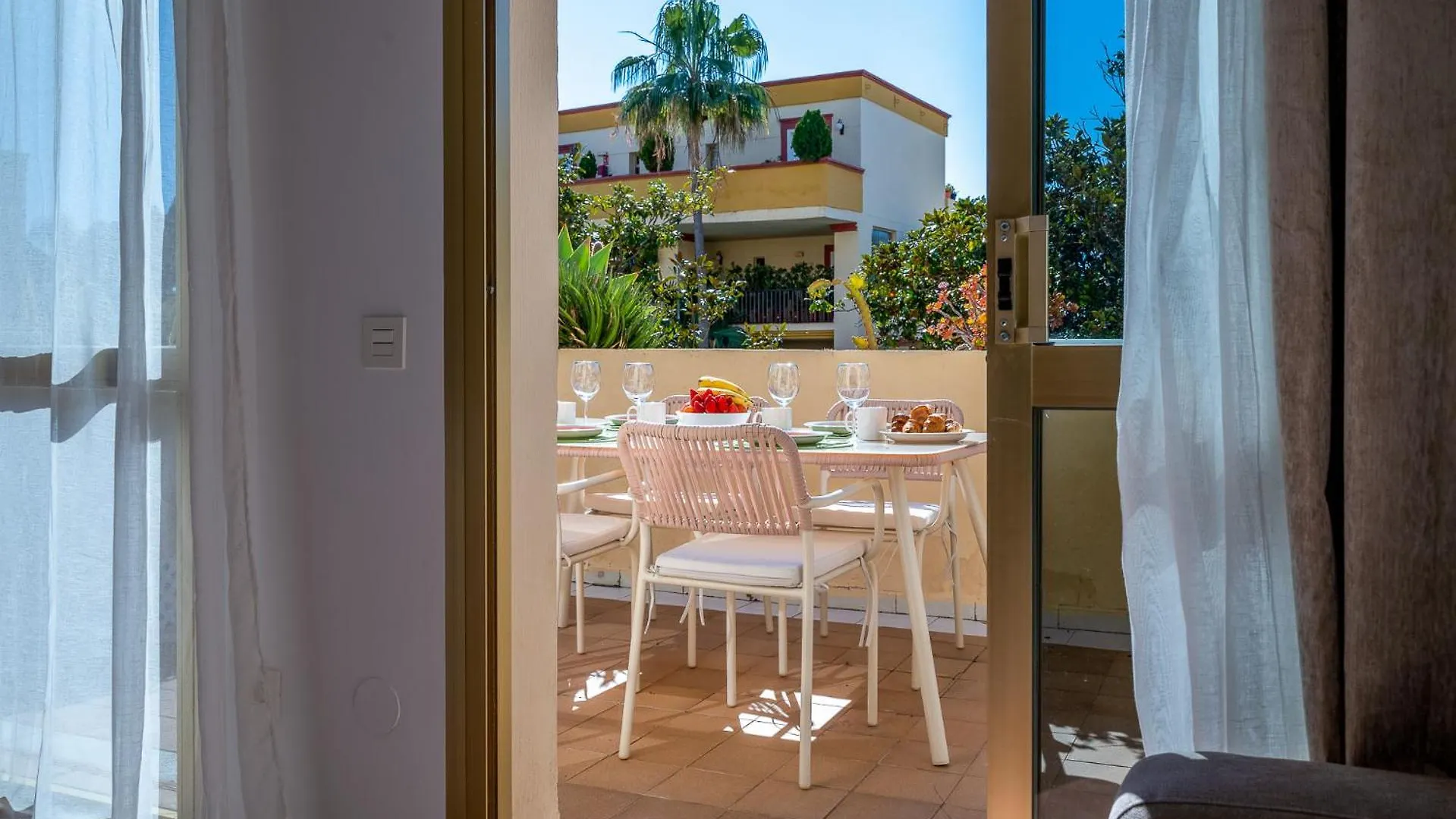 Apartment Oleholidays 217 Romana Playa Junto Al Mar Marbella Spain